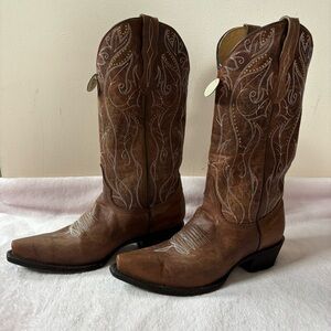 Beautiful Idyllwind Boots